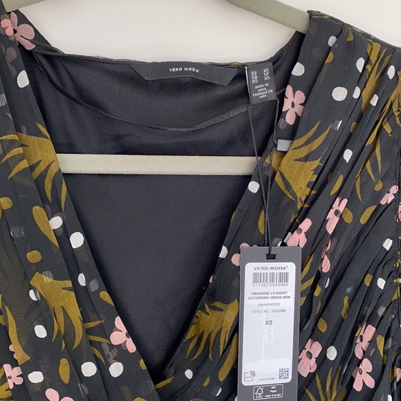 Black floral long sleeve dress - Picture 3 of 6